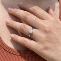 Thumbnail for Solitär ring — Nahaufnahme der Details, Silber | SKU: 33759698-4.5-silver