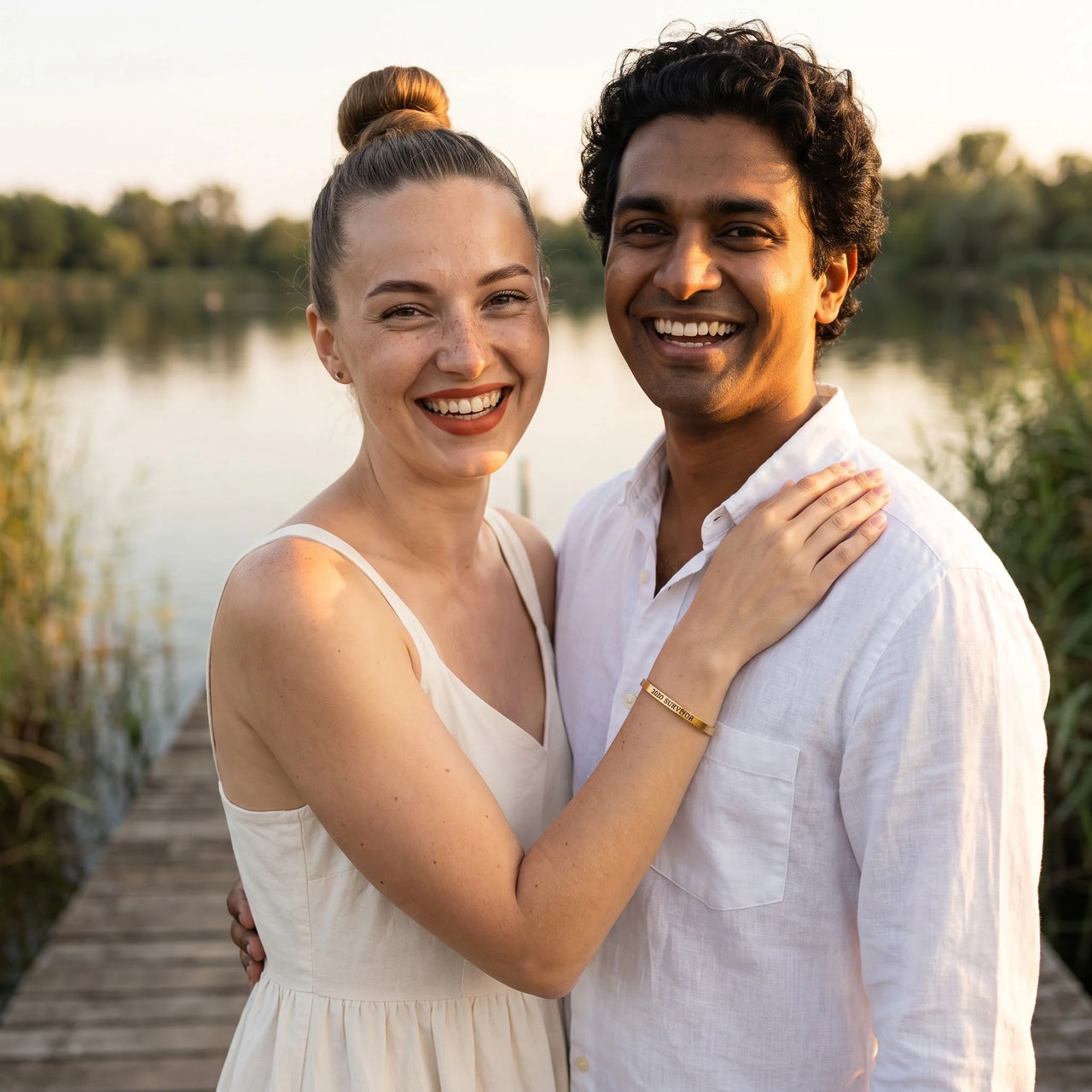 Gravur armband — von einem Paar getragen, Gold | SKU: 2020s-g