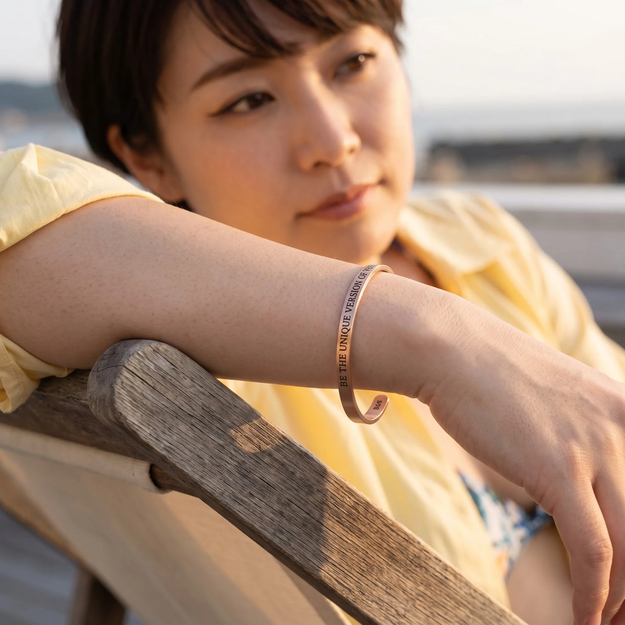 Spruch armband — getragen an einem entspannten Tag, Roségold | SKU: btuvoy-rg