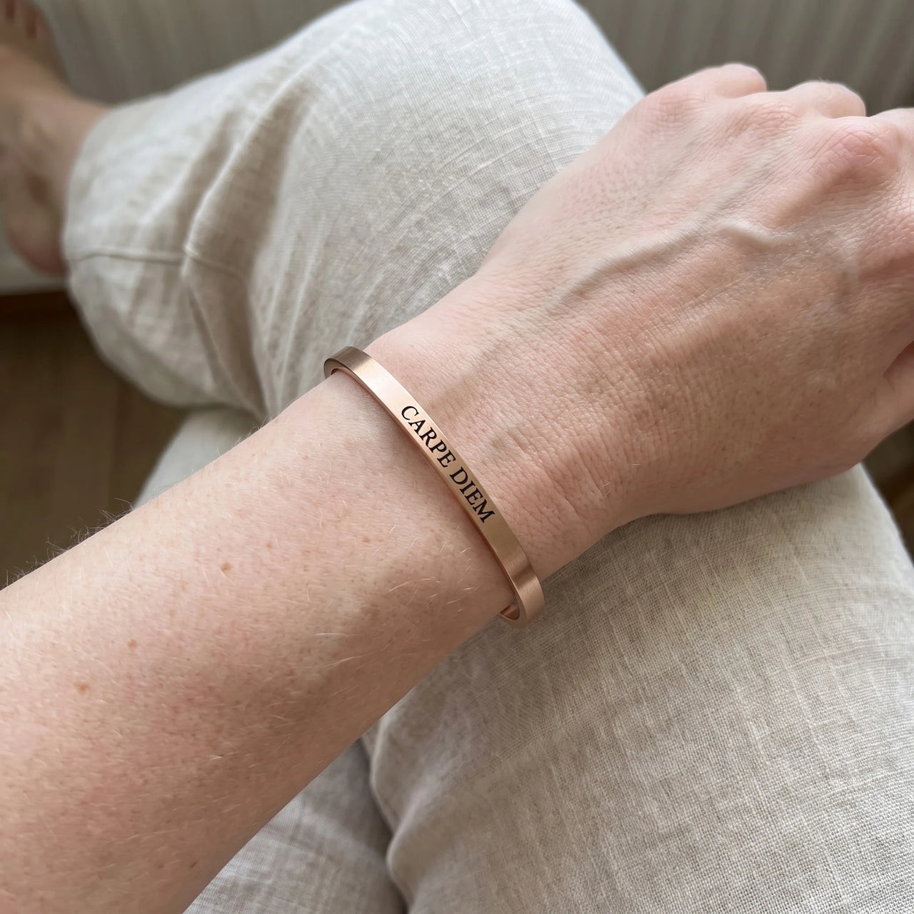 Armband mit spruch — getragen, echte Größe, Roségold | SKU: cp-rg