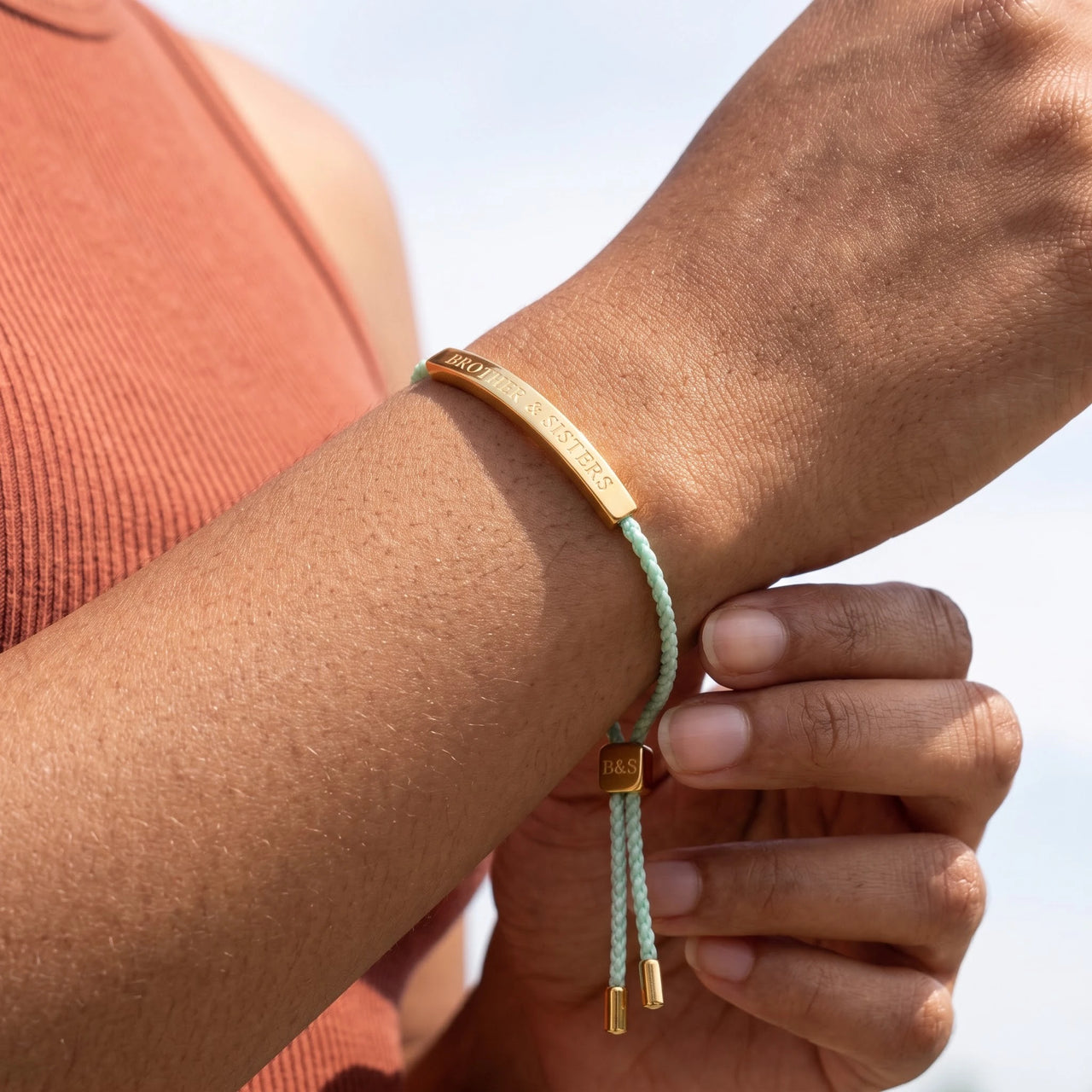 Kordelarmband — Nahaufnahme der Details, Gold | SKU: lamenthe-g