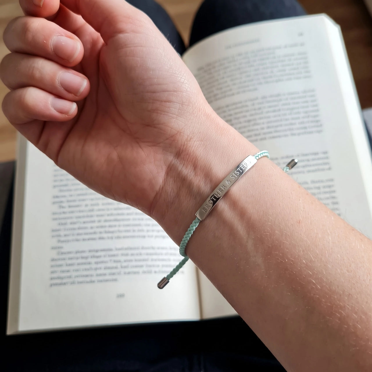 Stoffarmband — getragen, echte Größe, Silber | SKU: lamenthe-wg
