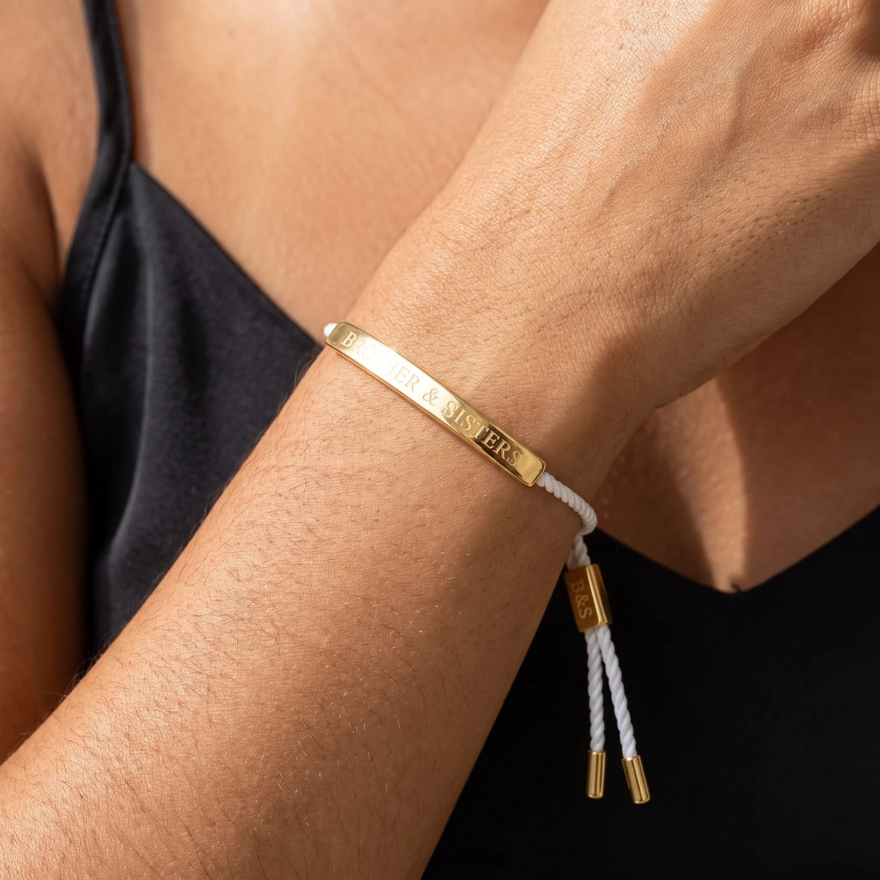 Freundschaftsarmband — Nahaufnahme der Details, Gold | SKU: laperle-g