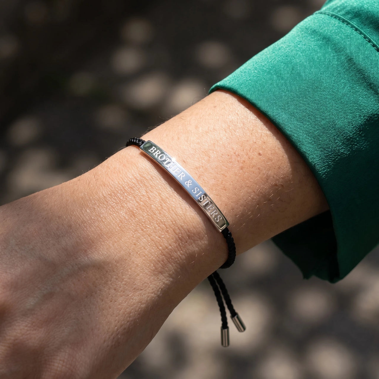 Textilarmband — Nahaufnahme der Details, Silber | SKU: lecaviar-wg
