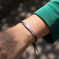 Thumbnail for Textilarmband — Nahaufnahme der Details, Silber | SKU: lecaviar-wg