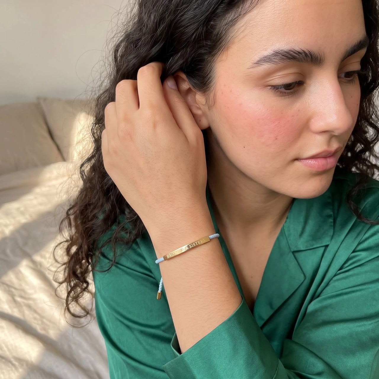 Gravur armband — getragen im Alltag, Gold | SKU: leciel-g