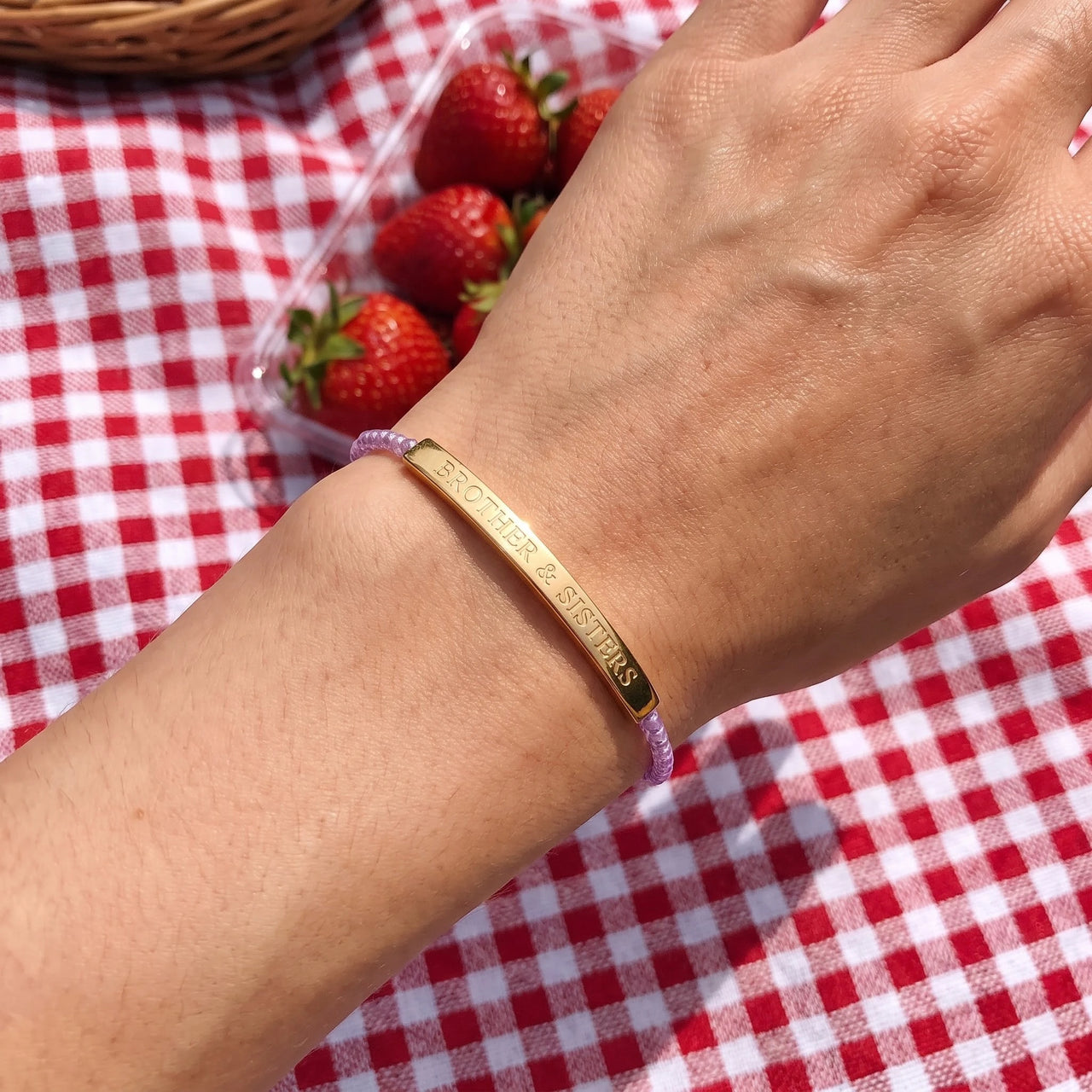 Stoffarmband — getragen, echte Größe, Gold | SKU: lemauve-g
