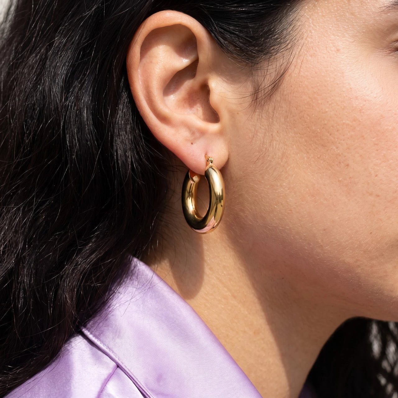 Creolen gold — Nahaufnahme der Details, Gold | SKU: lesbrillantes