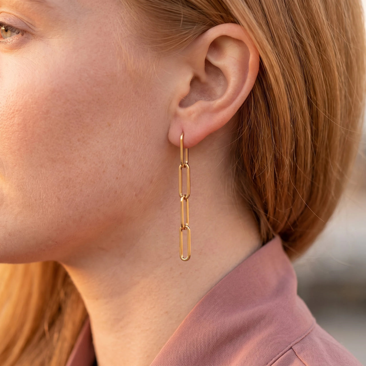 Kettenohrringe — Nahaufnahme der Details, Gold | SKU: lespendantes