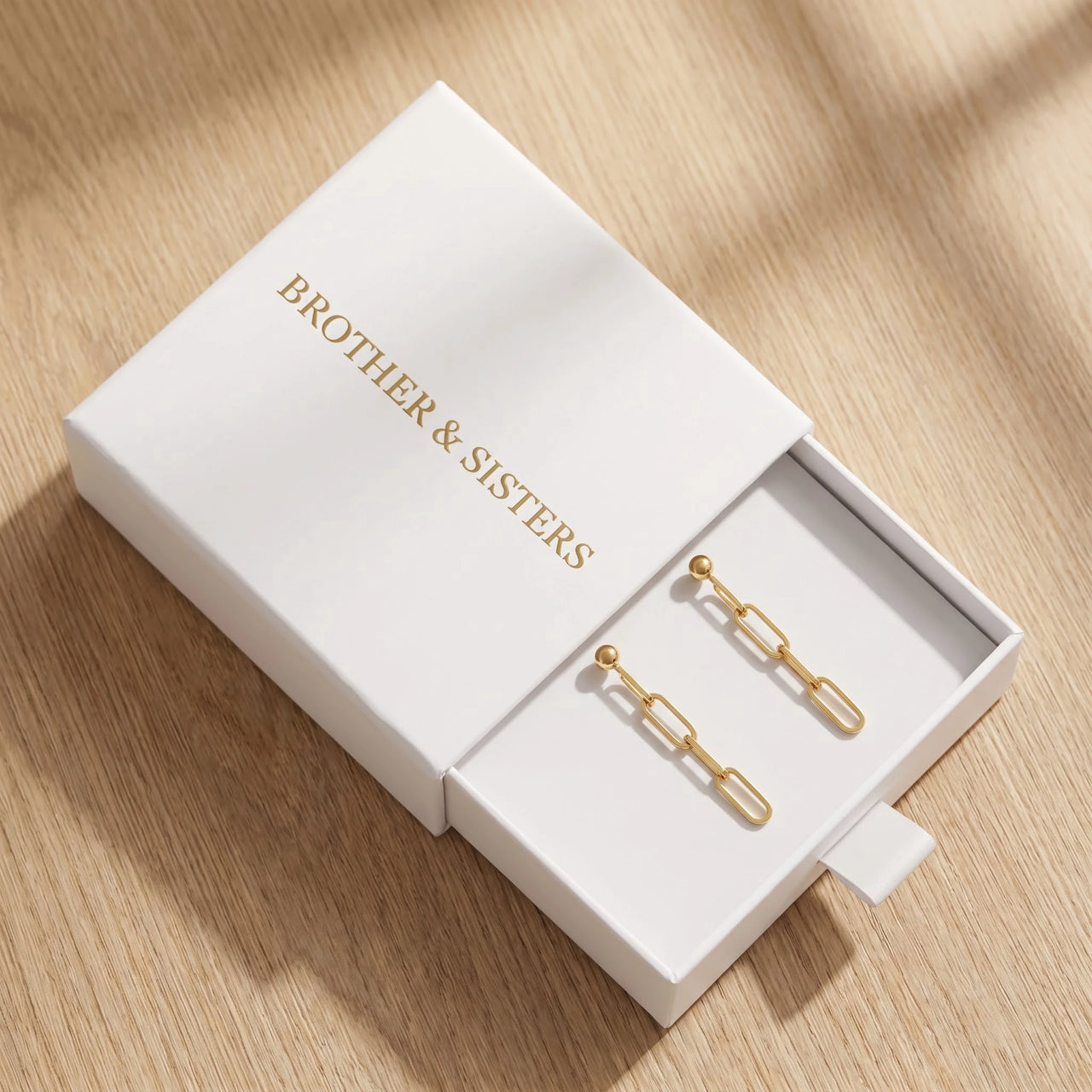 Kettenohrringe — in der Geschenkbox, Gold | SKU: lespendantes