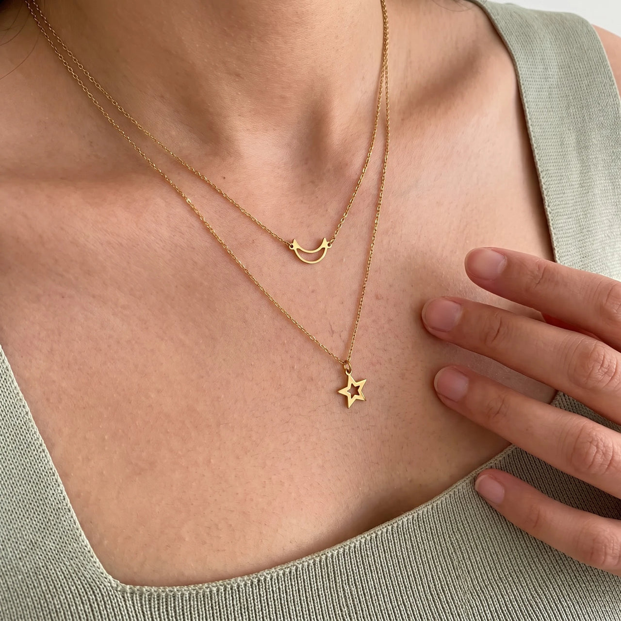 Mond kette — Nahaufnahme der Details, Gold | SKU: letoile-g