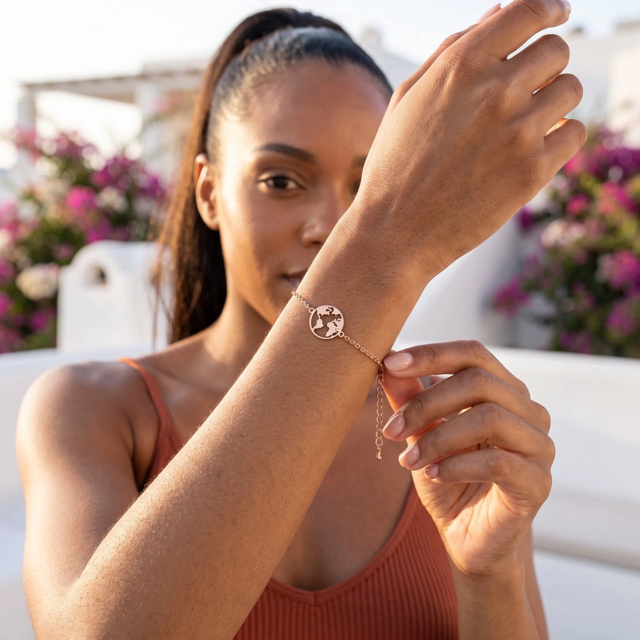 Geschenk für reisende — getragen im Alltag, Roségold | SKU: 22665062-rose-gold