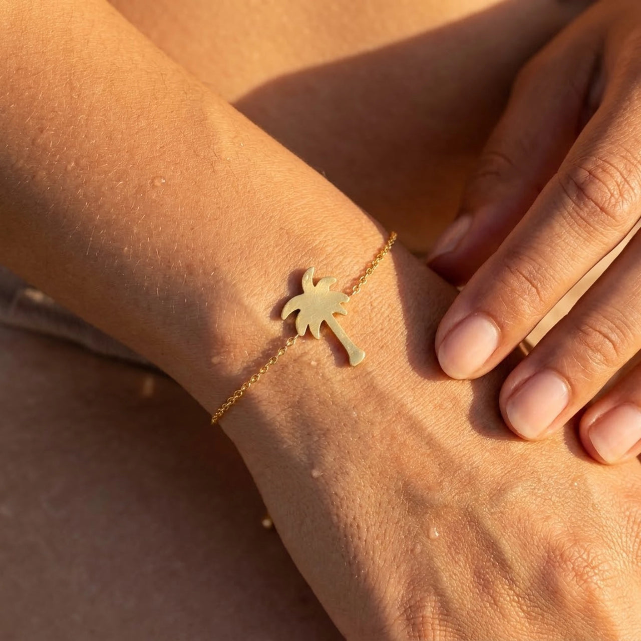 Zartes armband — Nahaufnahme der Details, Gold | SKU: 7819407-gold-color
