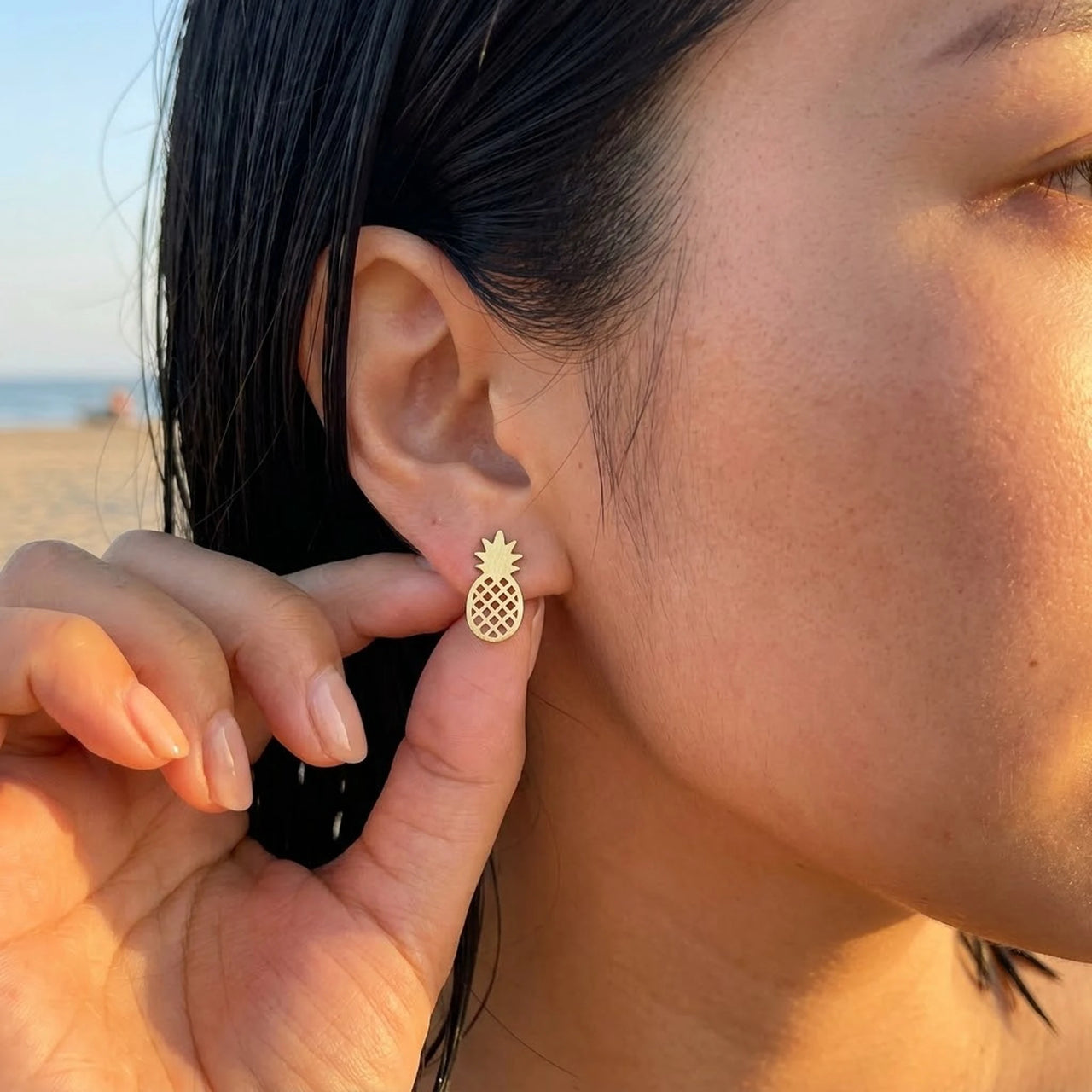 Ananas ohrringe — getragen, echte Größe, Gold | SKU: 437186-gold-color