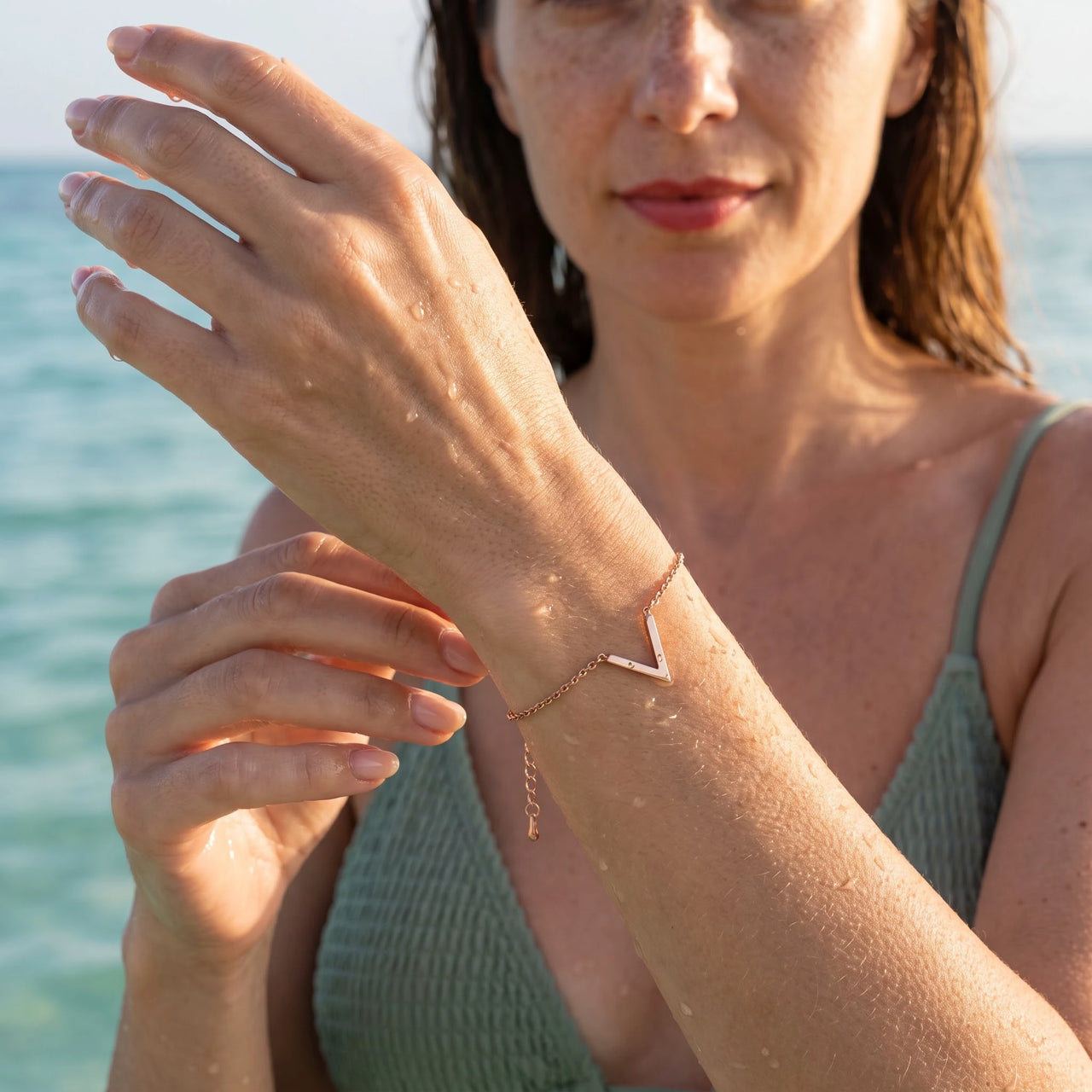 V armband — im Wasser getragen, wasserfest, Roségold | SKU: 9443177-rose-gold