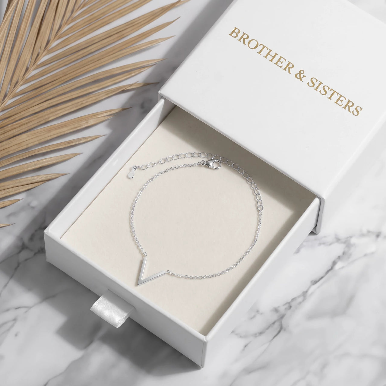 V armband — in der Geschenkbox, Silber | SKU: 9443177-white-gold