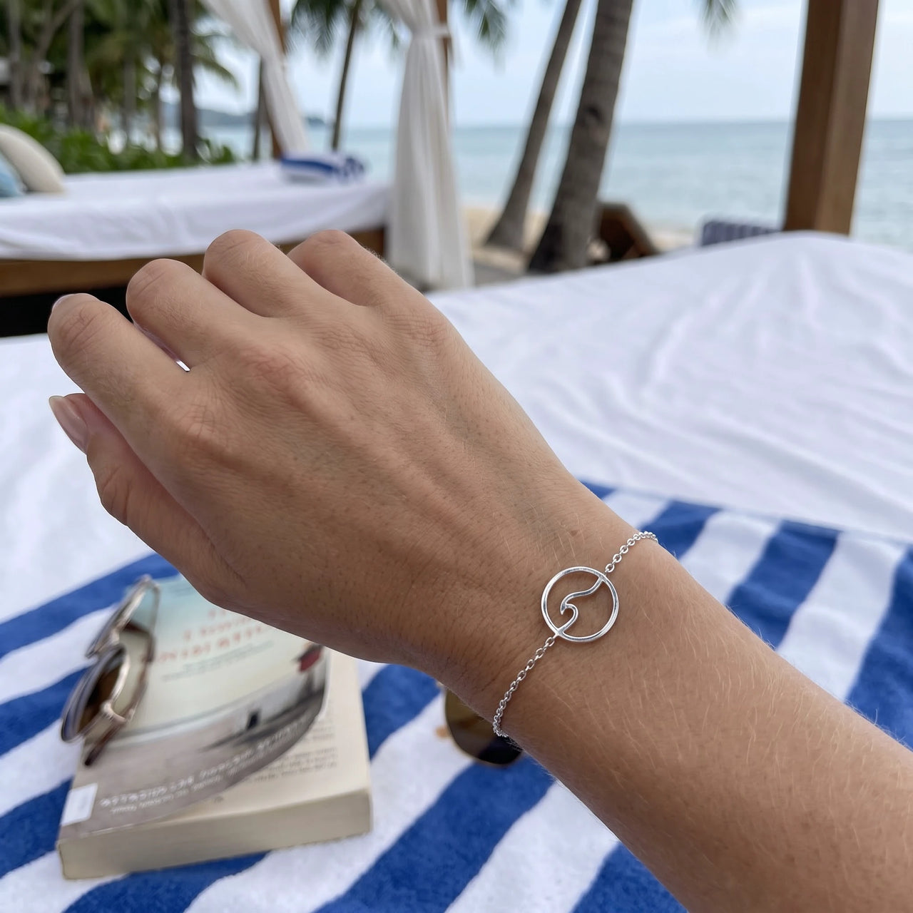 Wasserfester schmuck — getragen, echte Größe, Silber | SKU: 17429078-white-gold