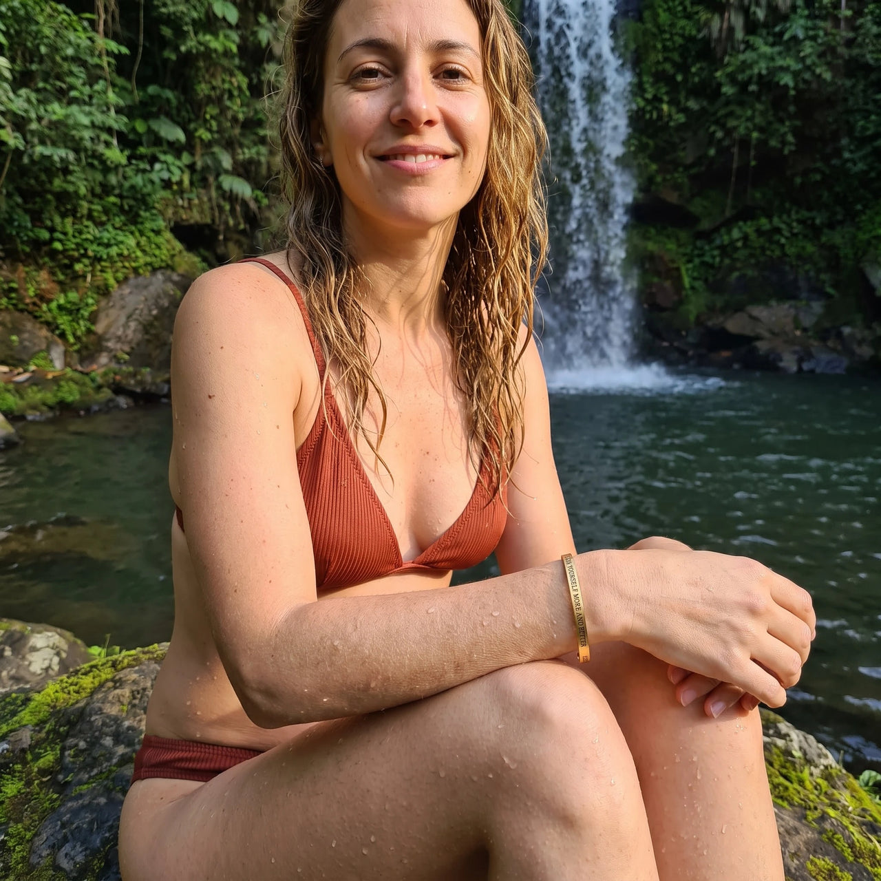 Selbstliebe geschenk — getragen am Wasser, Gold | SKU: lymab-g