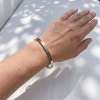 Thumbnail for Gravur armband — getragen, echte Größe, Silber | SKU: lbat-wg