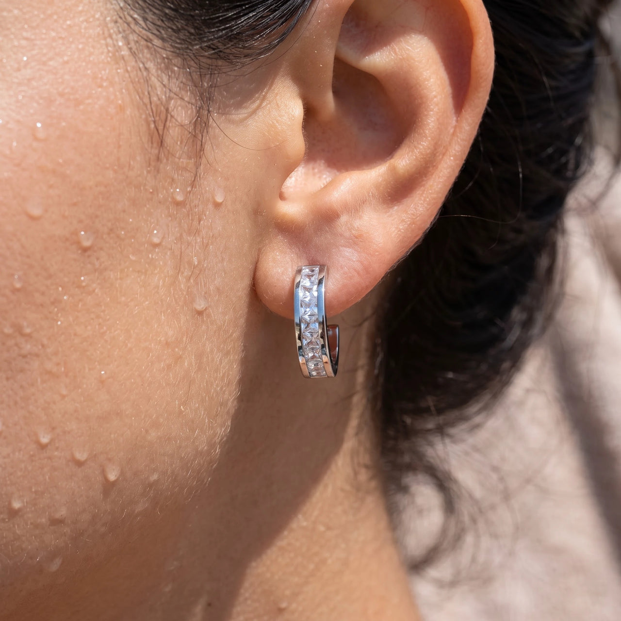 Creolen silber — Nahaufnahme der Details, Silber | SKU: 22023999-rhodium