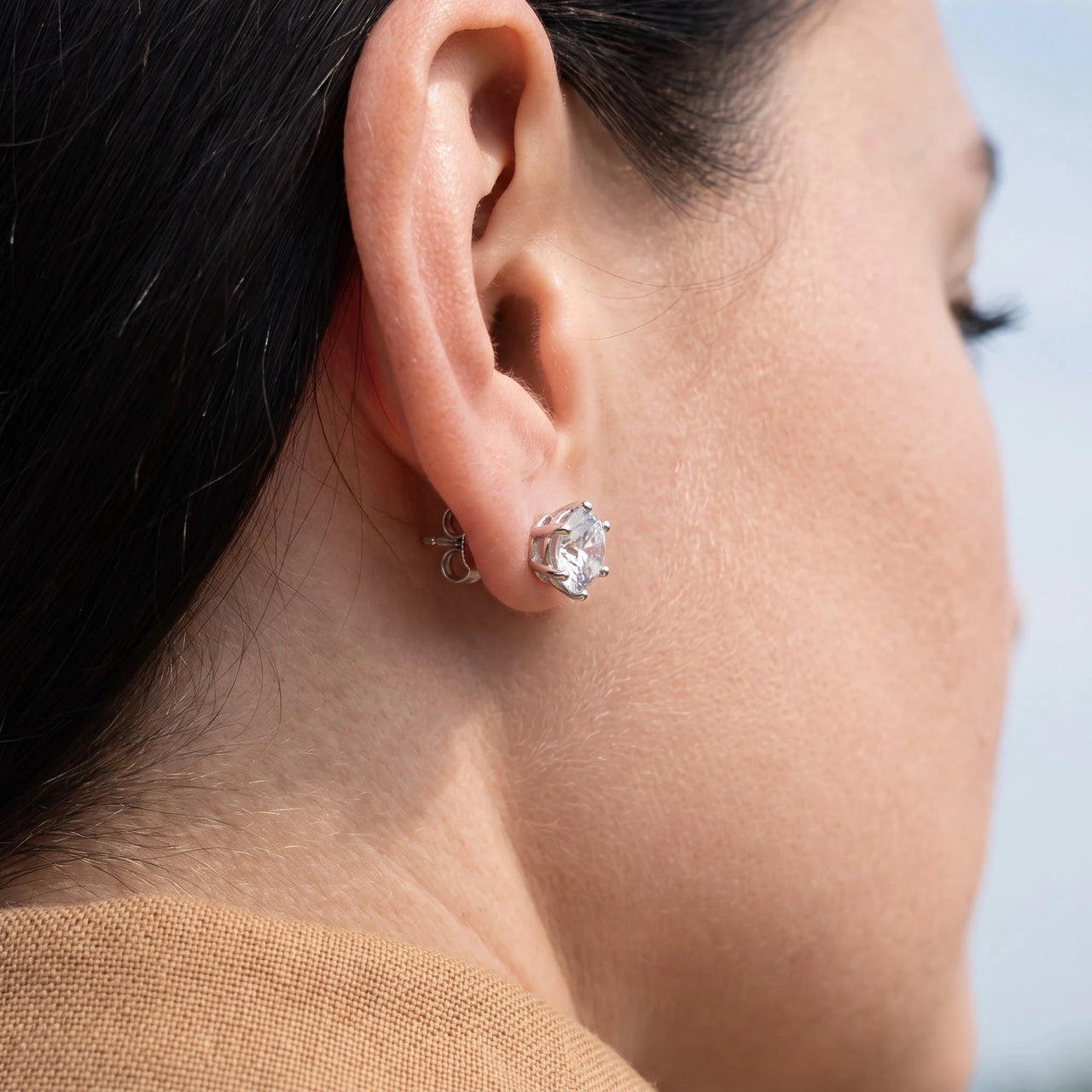 Ohrstecker zirkonia — Nahaufnahme der Details, Silber | SKU: 5056659