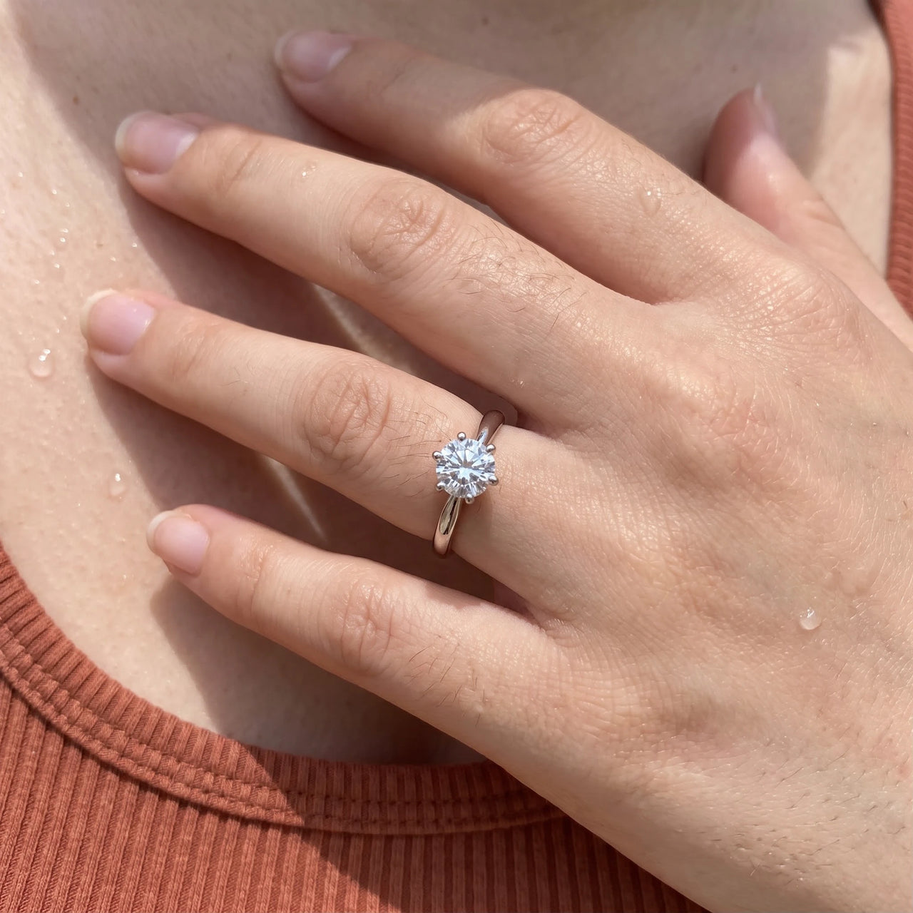 Solitär ring — Nahaufnahme der Details, Silber | SKU: 33759698-4.5-silver