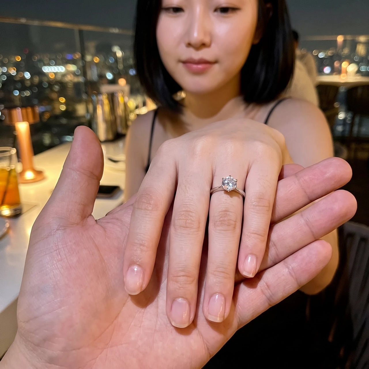 Solitär ring — von einem Paar getragen, Silber | SKU: 33759698-4.5-silver