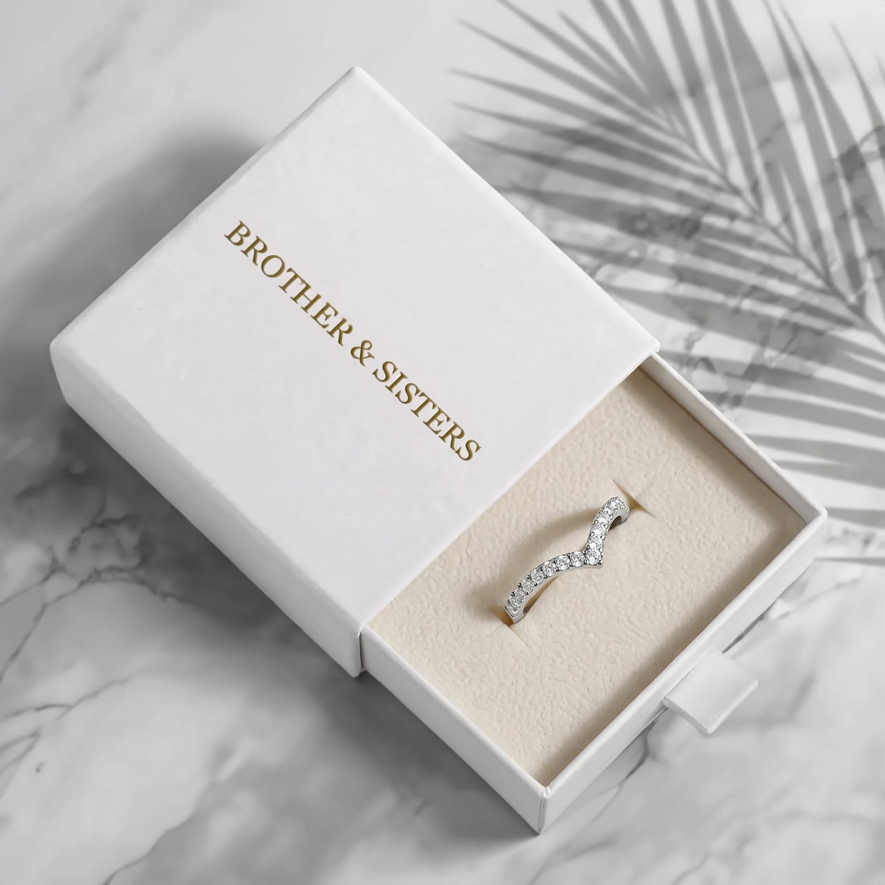 Chevron ring — in der Geschenkbox, Silber | SKU: 10645547-4.5-silver