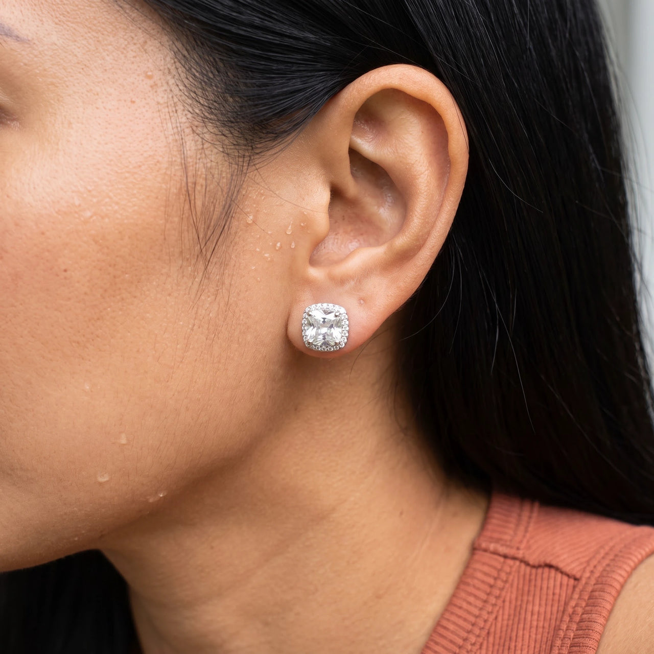 Brautohrringe — Nahaufnahme der Details, Silber | SKU: 505185-white