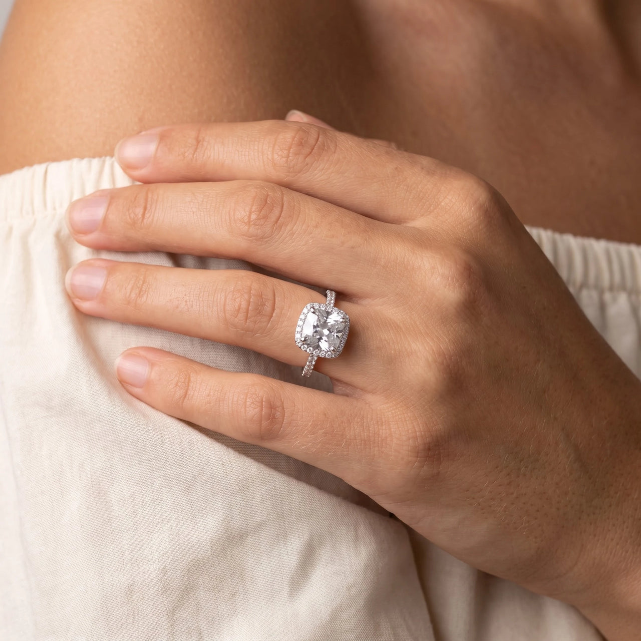 Halo ring — Nahaufnahme der Details, Silber | SKU: 497131-4.5-silver