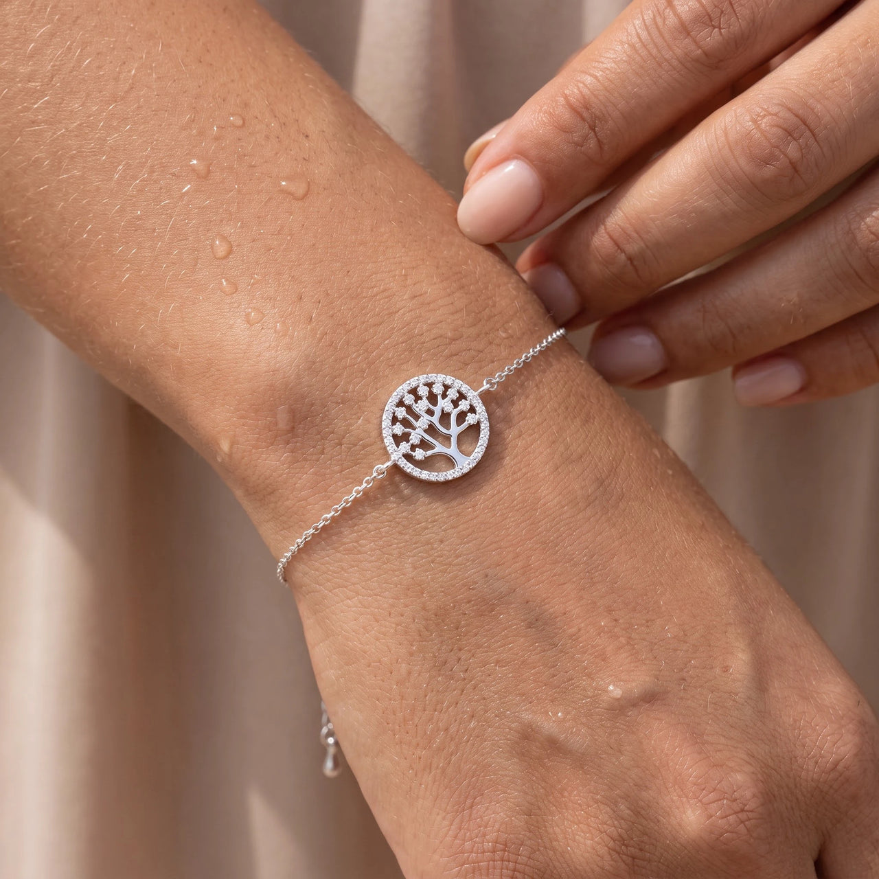 Lebensbaum armband — Nahaufnahme der Details, Silber | SKU: 18963309-white-gold