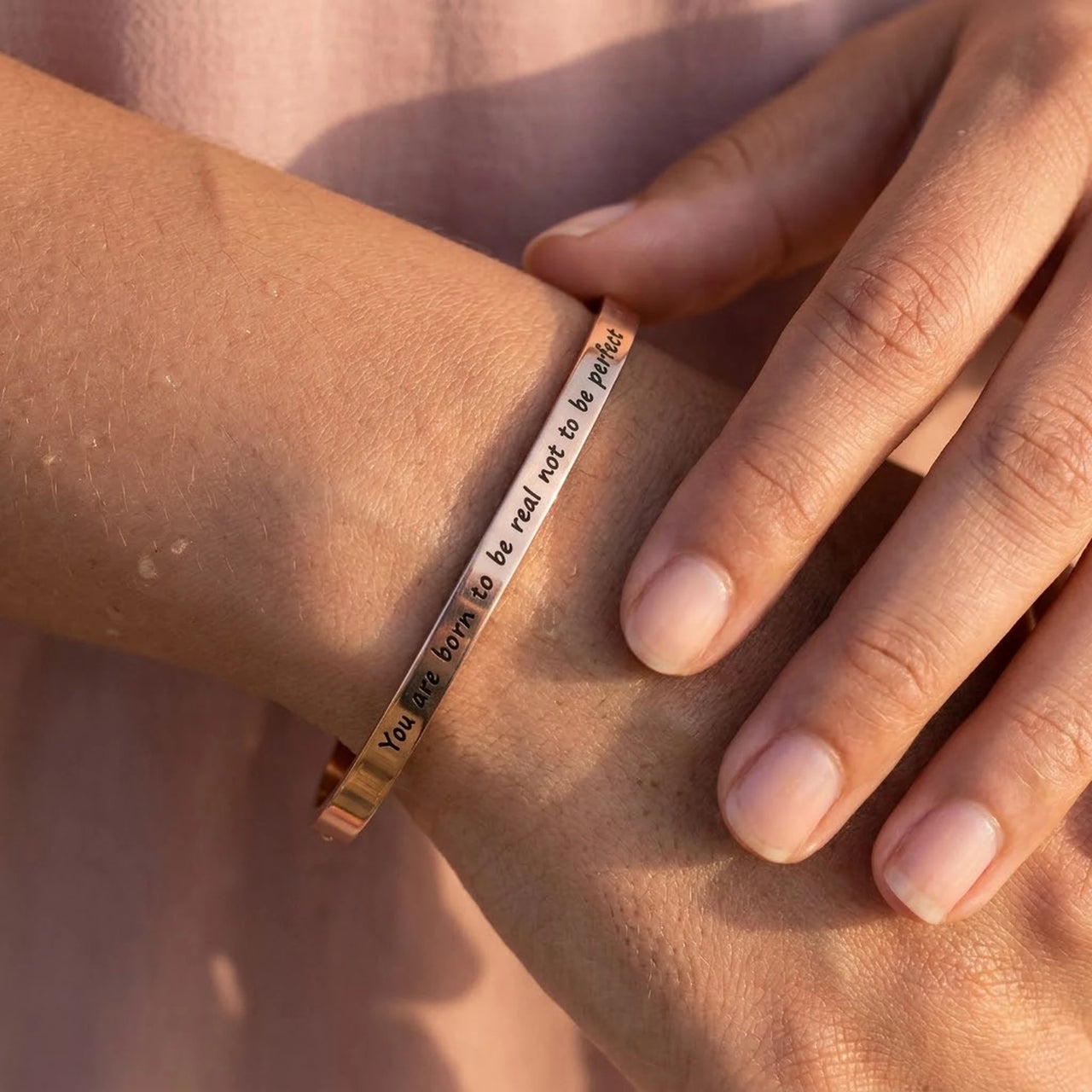 Armband mit gravur damen — Nahaufnahme der Details, Roségold | SKU: 9864184-rose