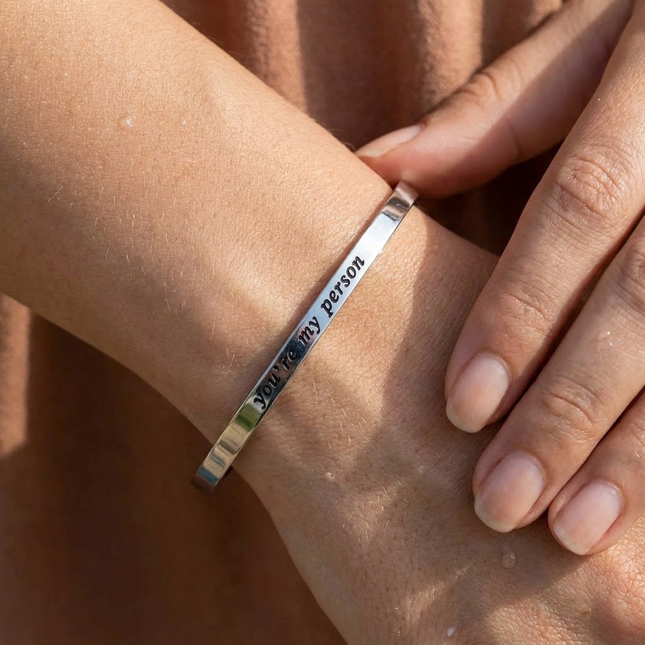 Armreif edelstahl — Nahaufnahme der Details, Silber | SKU: 8174603-silver-color
