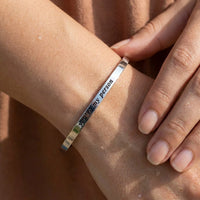 Thumbnail for Armreif edelstahl — Nahaufnahme der Details, Silber | SKU: 8174603-silver-color
