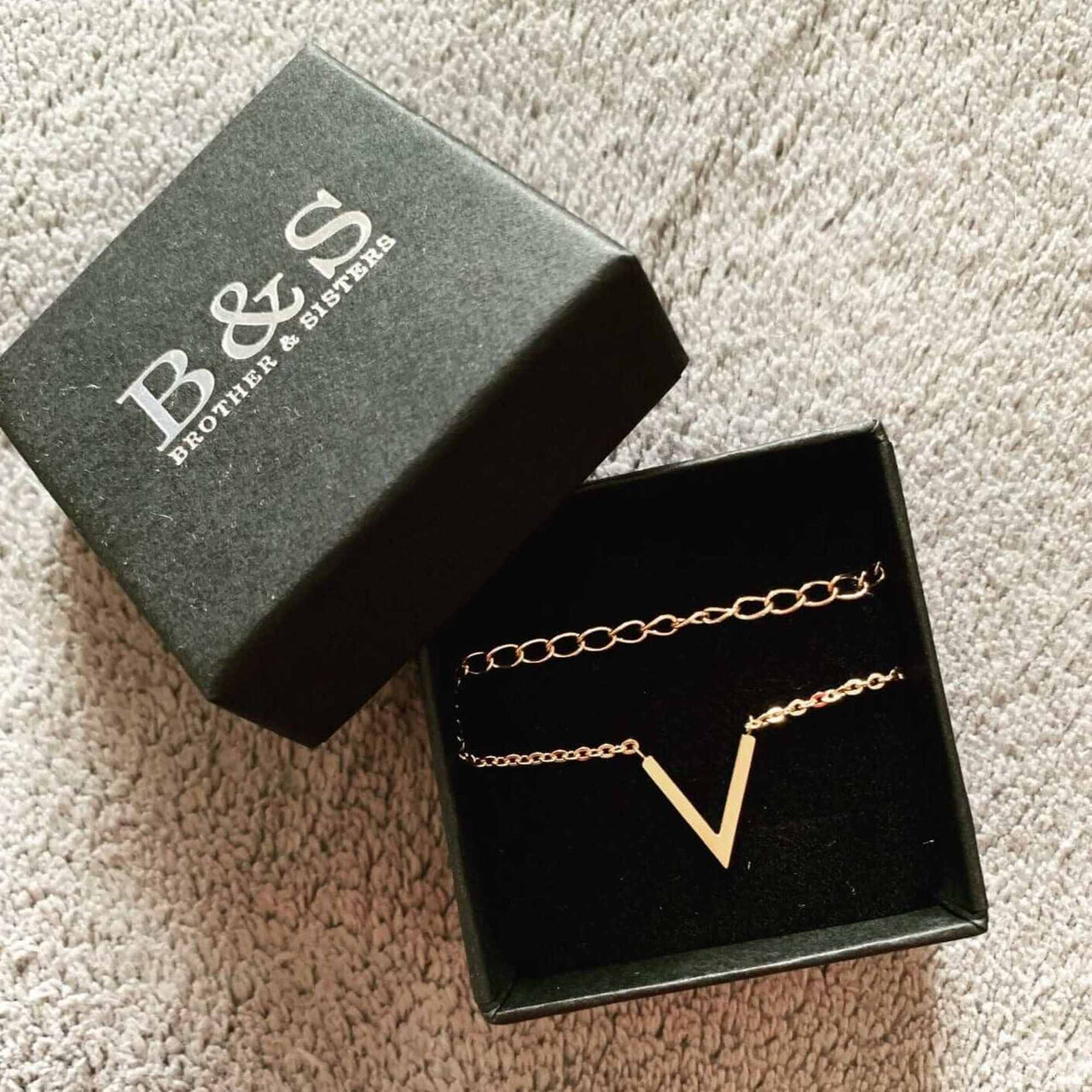 Little V Bracelet Bracelet Brother & Sisters